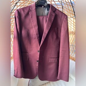 Maroon Express Photographer Fitted Suit
Jacket 38 Regular 
Pants 30/30